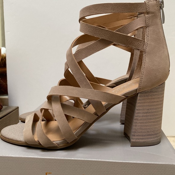 Franco Sarto sandals. Size 8.5 Gray. NWT - Picture 4 of 5